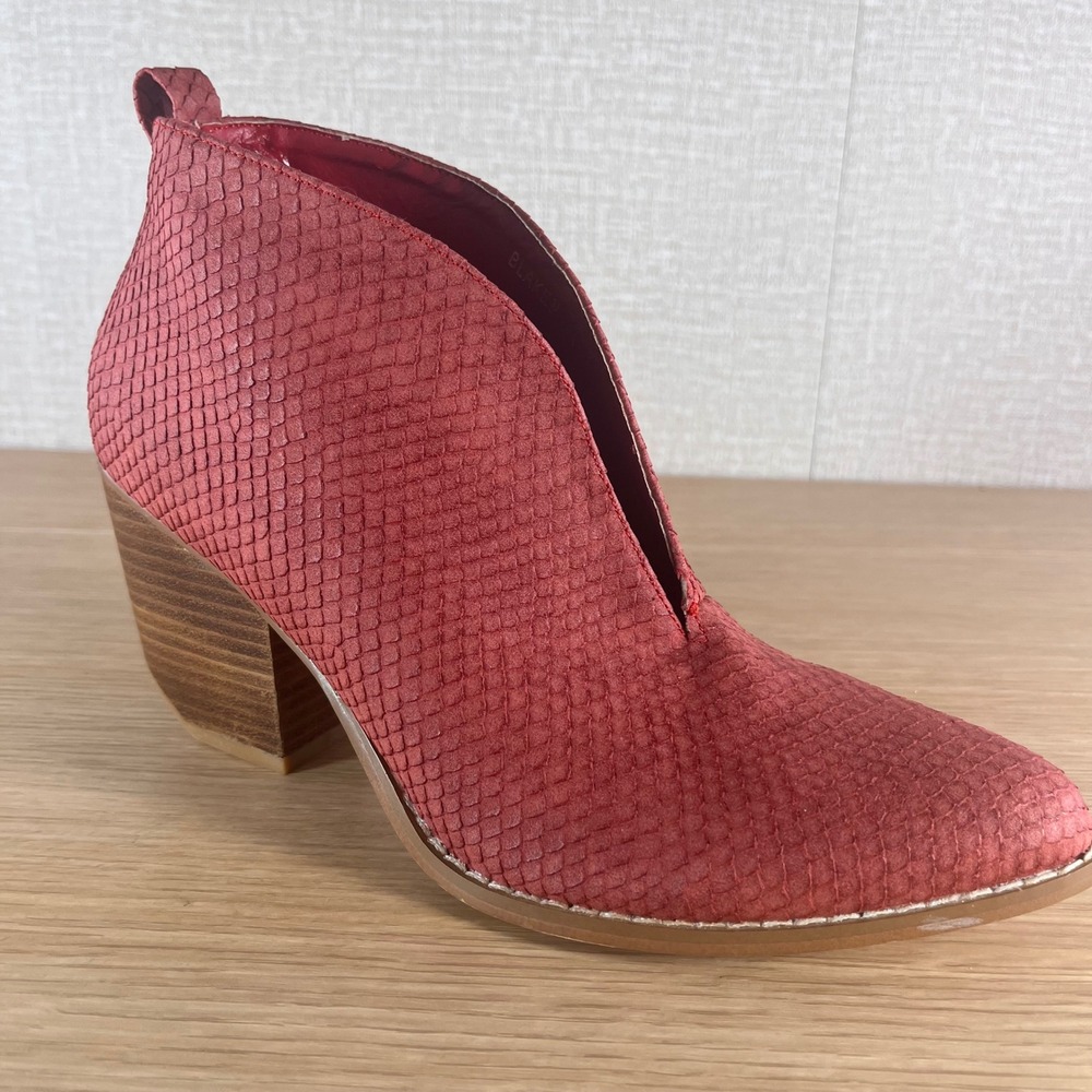 Catherine Malandrino Coral Textured V Cut Western Ankle Booties Boho Size 9